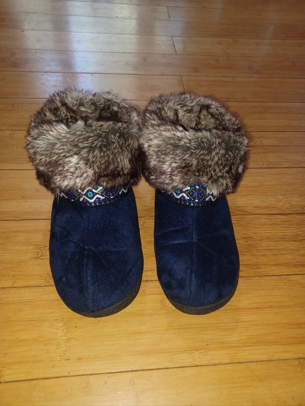 Isotoner Faux Fur Linned Slippers Size 9 5-10